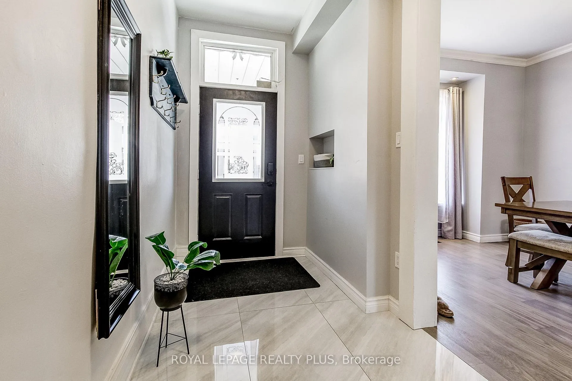 Photo 3 of 38 Rosemont Avenue, Hamilton, Stipley — HOMEH