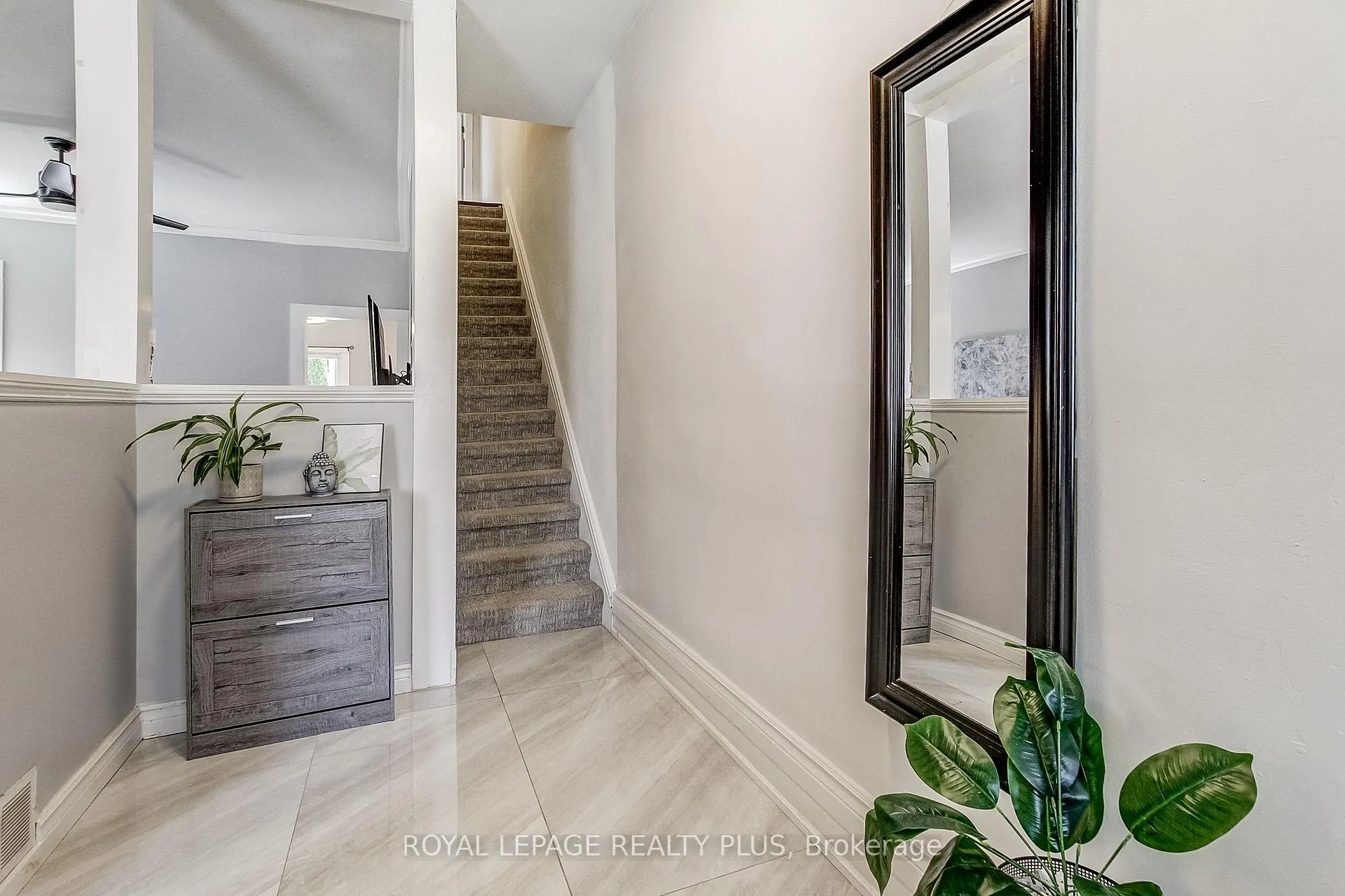 Photo 4 of 38 Rosemont Avenue, Hamilton, Stipley — HOMEH