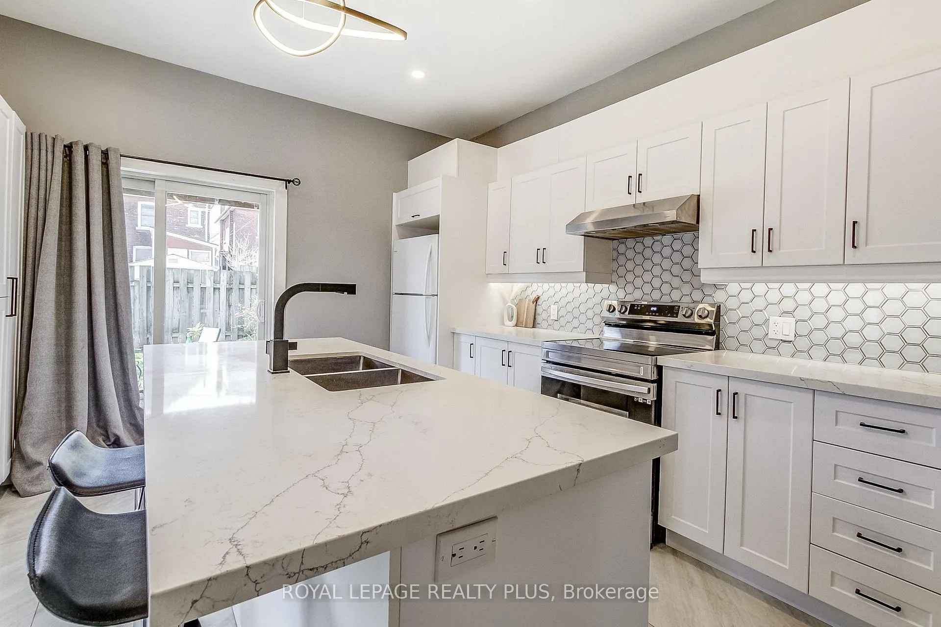 Photo 9 of 38 Rosemont Avenue, Hamilton, Stipley — HOMEH