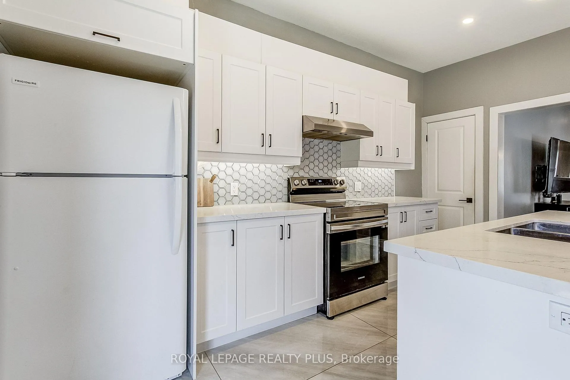 Photo 11 of 38 Rosemont Avenue, Hamilton, Stipley — HOMEH