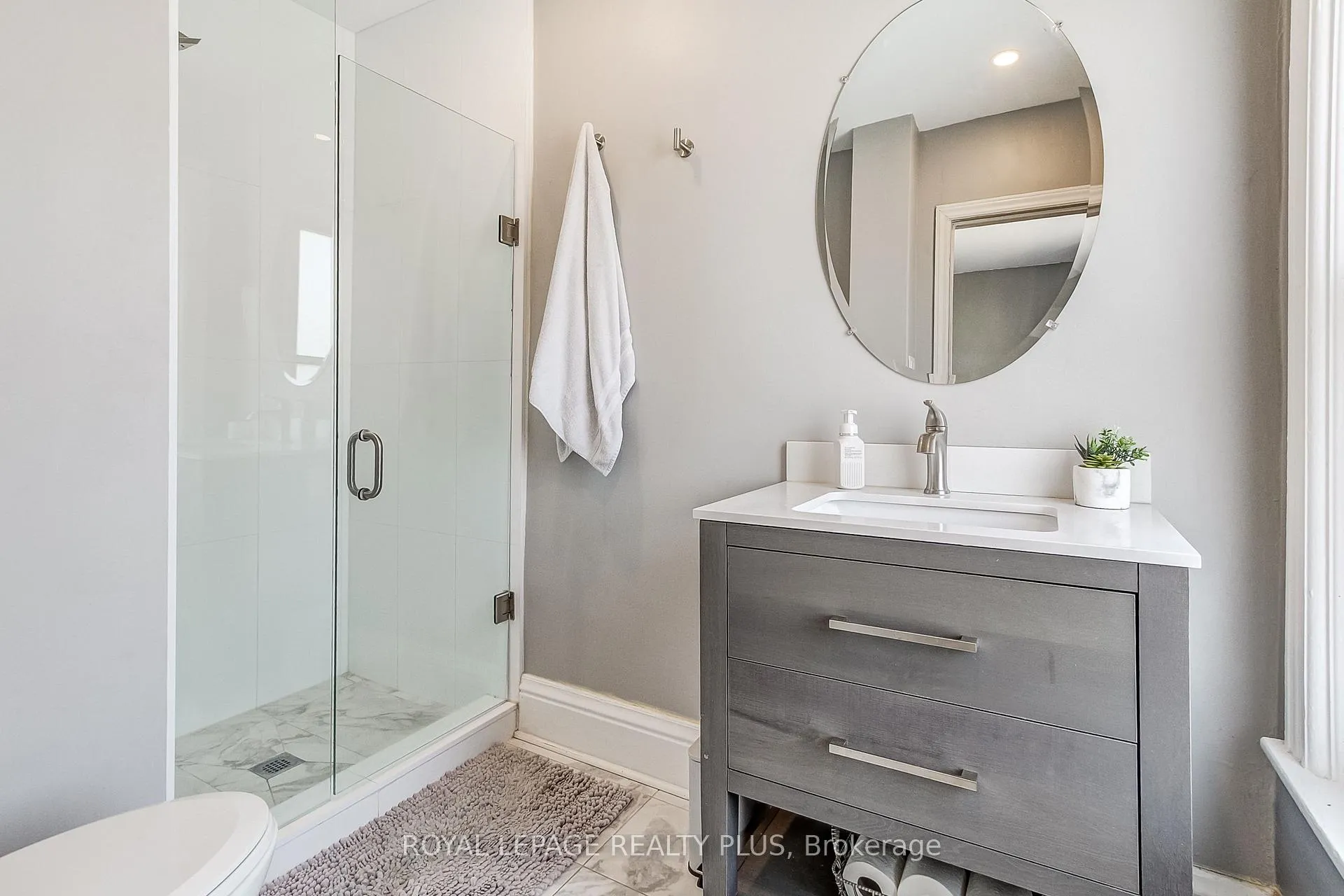Photo 19 of 38 Rosemont Avenue, Hamilton, Stipley — HOMEH