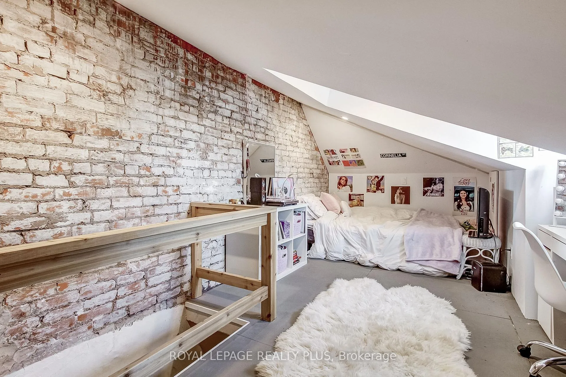 Photo 23 of 38 Rosemont Avenue, Hamilton, Stipley — HOMEH