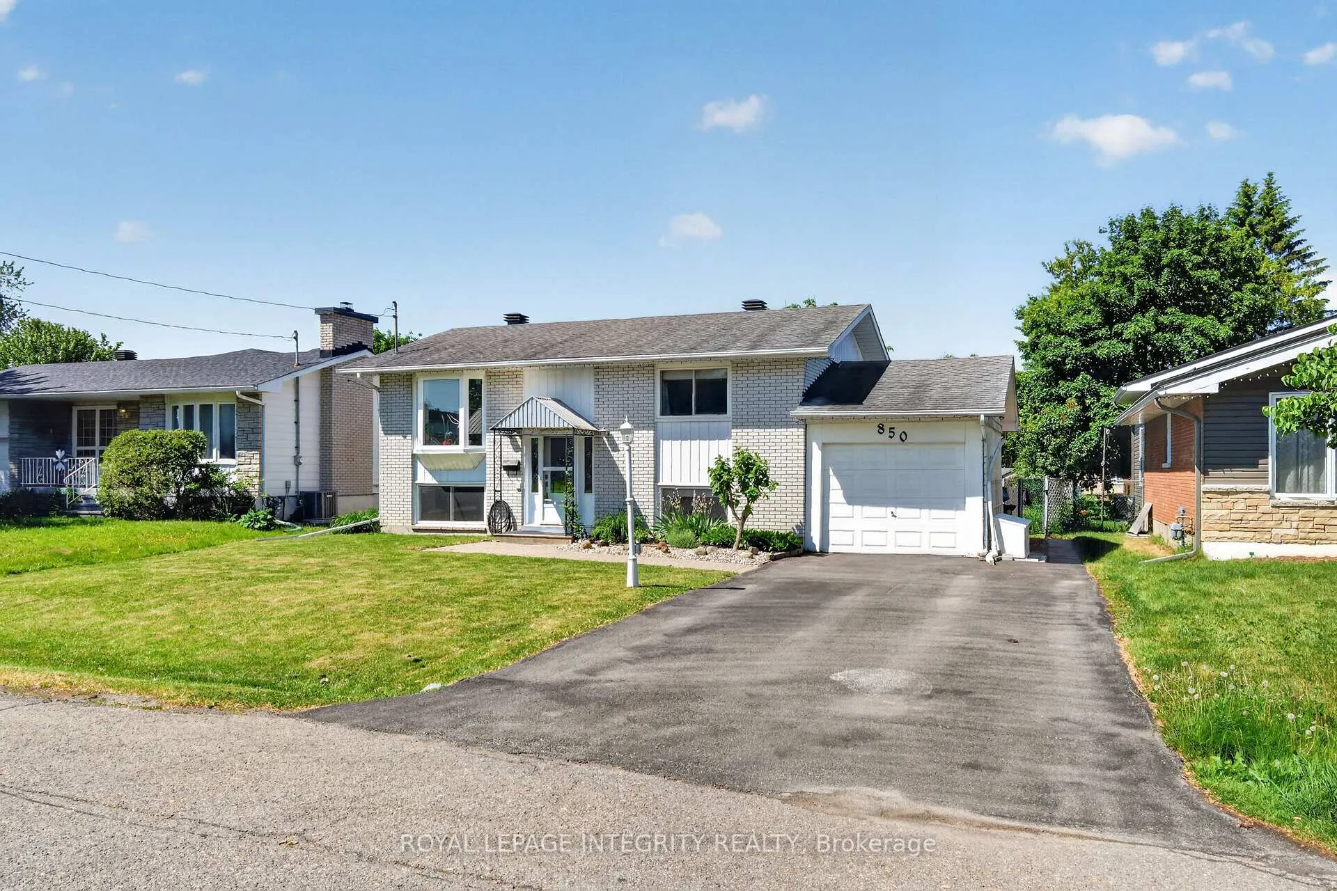Photo 2 of 850 Balsam Drive, Ottawa, Chatelaine Village — HOMEH