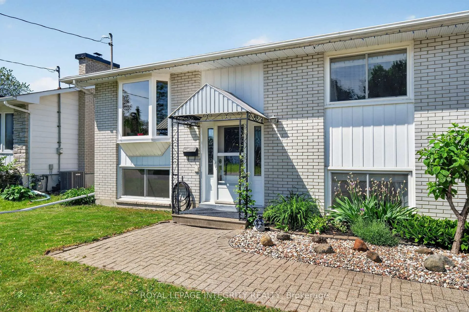Photo 3 of 850 Balsam Drive, Ottawa, Chatelaine Village — HOMEH