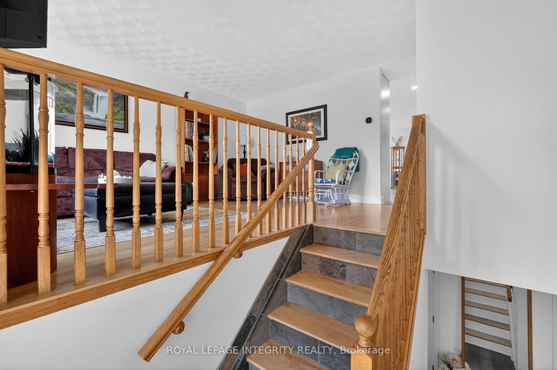 Photo 5 of 850 Balsam Drive, Ottawa, Chatelaine Village — HOMEH