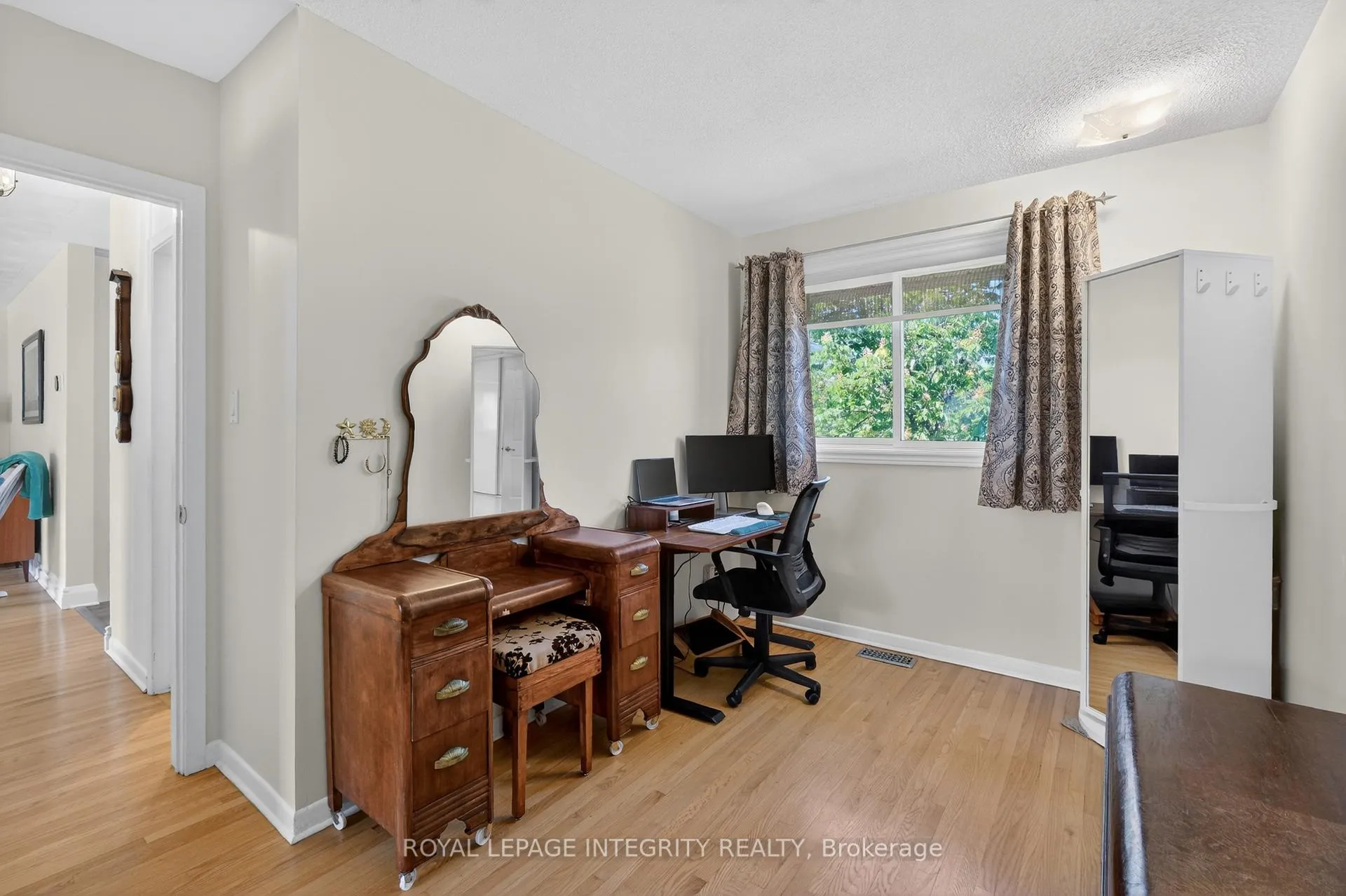 Photo 19 of 850 Balsam Drive, Ottawa, Chatelaine Village — HOMEH