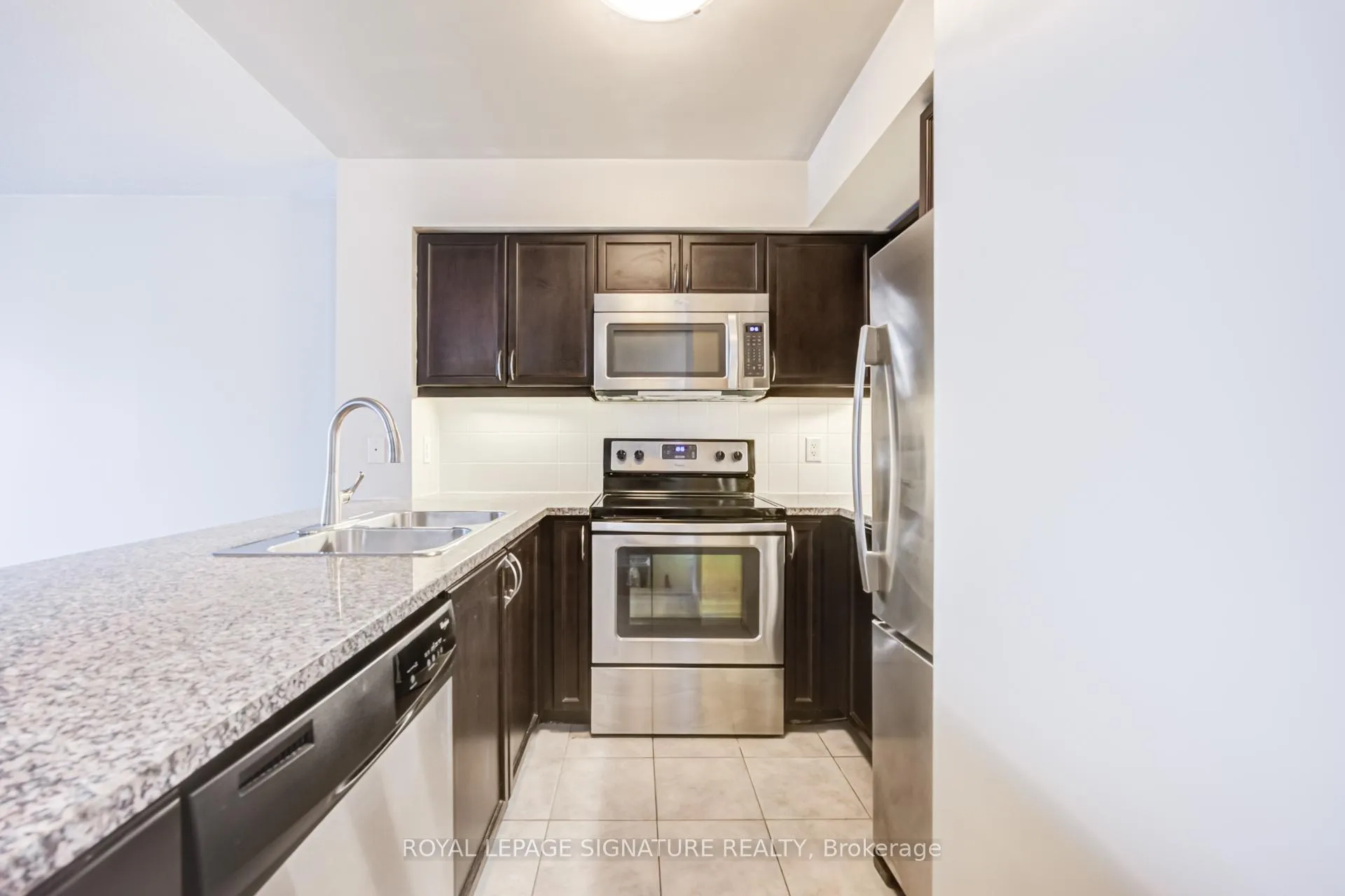 Photo 7 of Unit 2103, 19 Grand Trunk Crescent, Toronto, Waterfront Communities — HOMEH