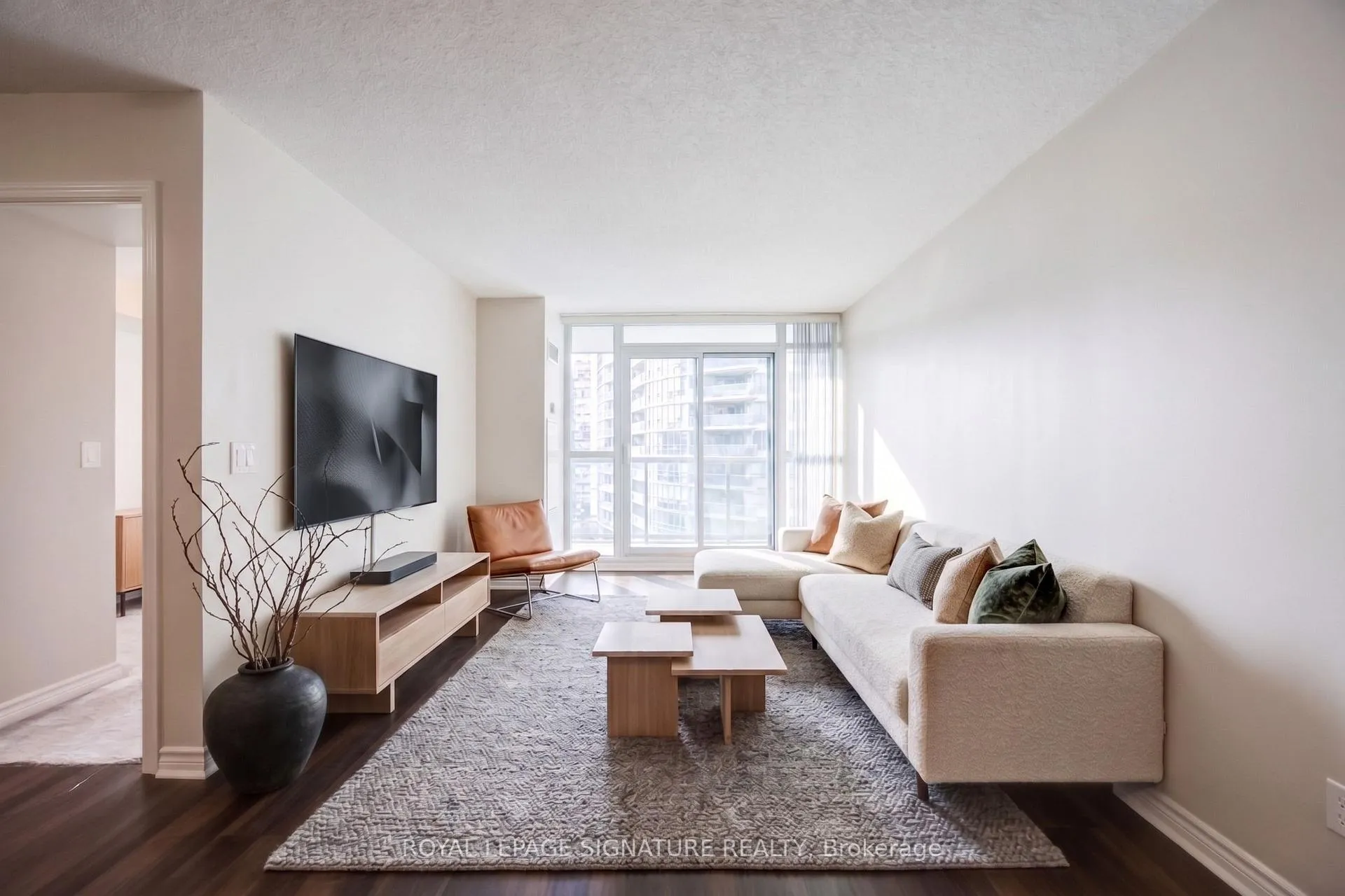 Photo 9 of Unit 2103, 19 Grand Trunk Crescent, Toronto, Waterfront Communities — HOMEH
