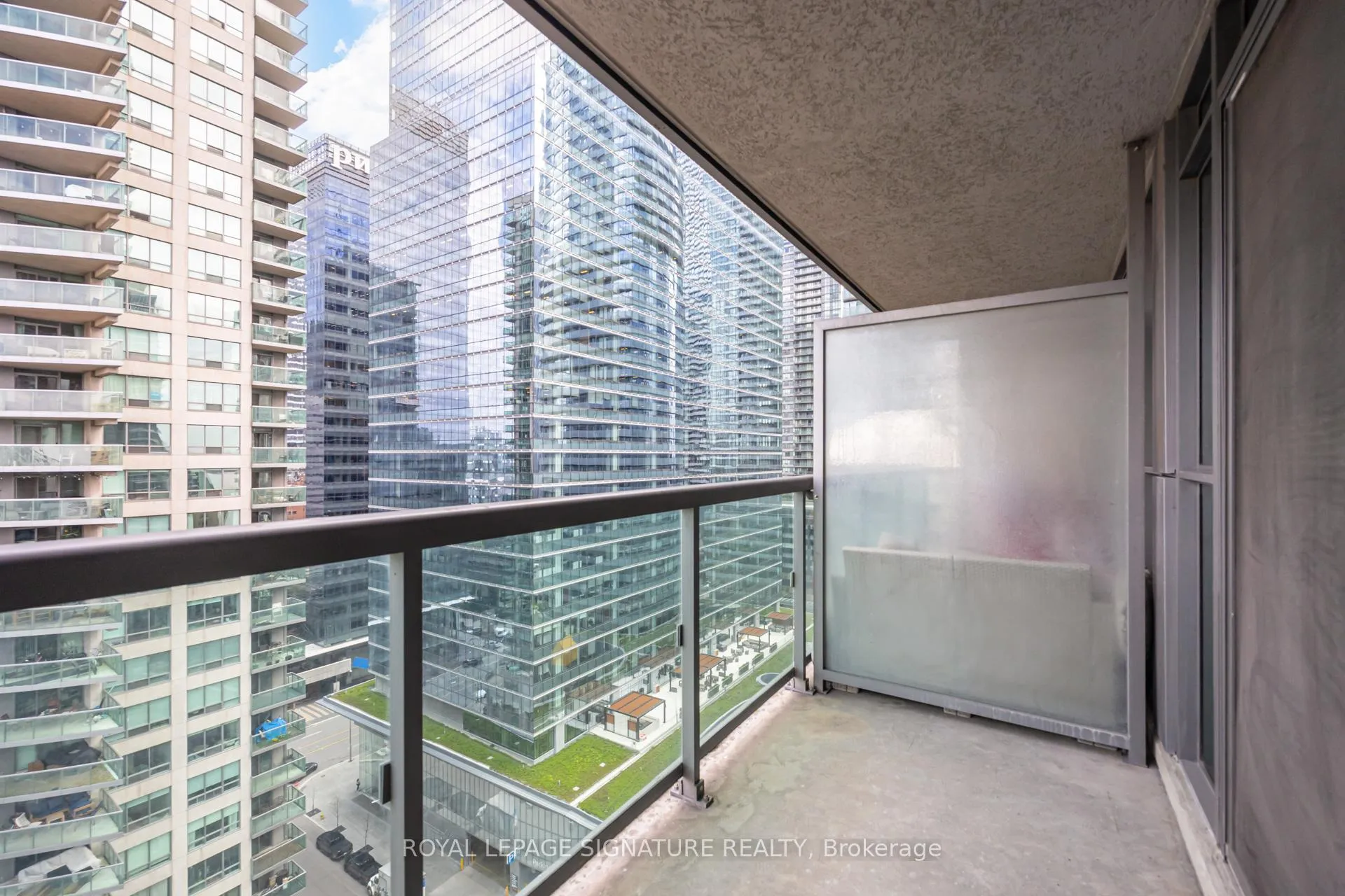 Photo 14 of Unit 2103, 19 Grand Trunk Crescent, Toronto, Waterfront Communities — HOMEH