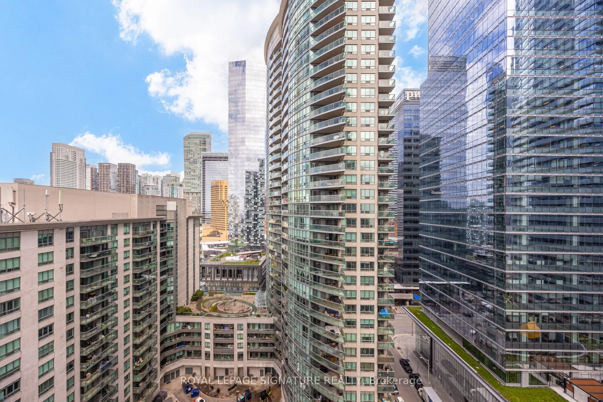 Photo 15 of Unit 2103, 19 Grand Trunk Crescent, Toronto, Waterfront Communities — HOMEH
