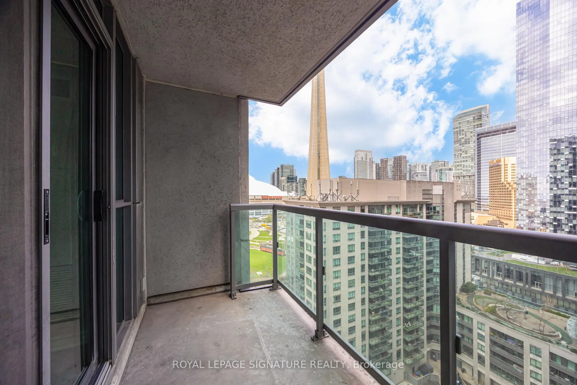 Photo 16 of Unit 2103, 19 Grand Trunk Crescent, Toronto, Waterfront Communities — HOMEH