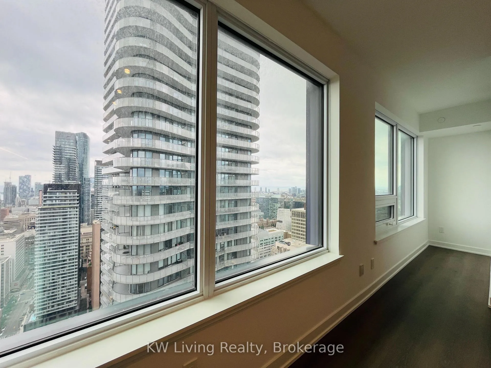 Photo 5 of Unit 4912, 8 Wellesley Street, Toronto, Bay Street Corridor — HOMEH