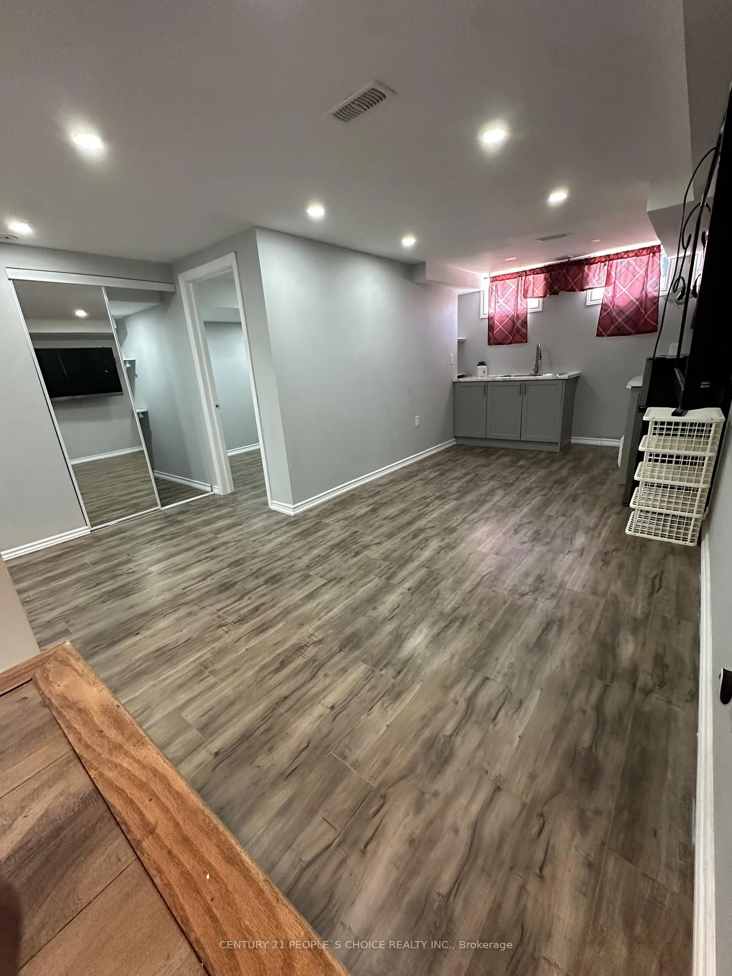 Photo 2 of Unit Bsmt, 233 Powell Street, Brantford, Empire South — HOMEH