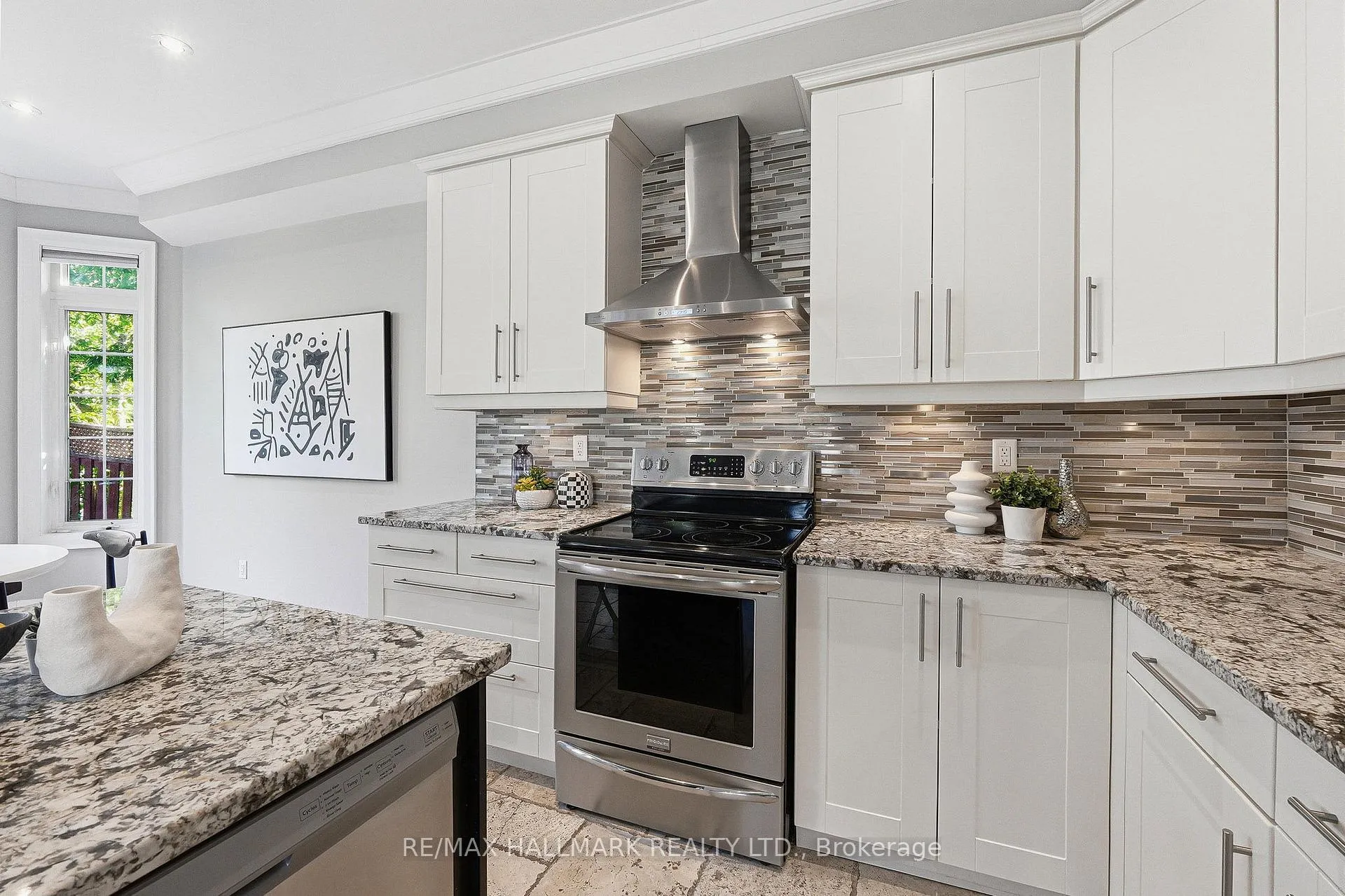 Photo 24 of 151 Saint Damian Avenue, Vaughan, Vellore Village — HOMEH