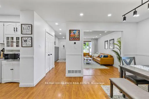 Photo 8 of 102 Juniper Drive, Hamilton, Stoney Creek — HOMEH