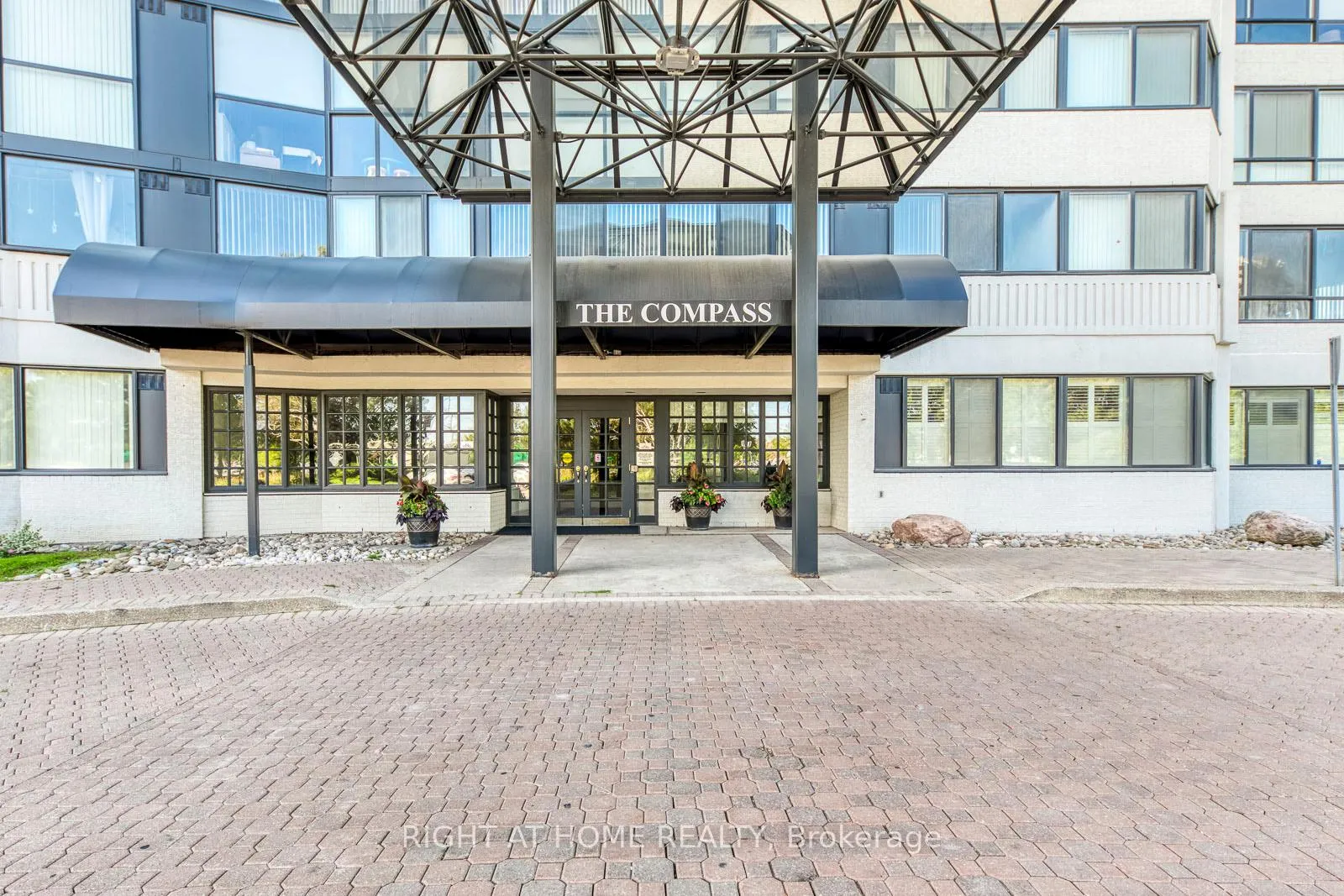 Photo 3 of Unit 1603, 1360 Rathburn Road E, Mississauga, Rathwood — HOMEH