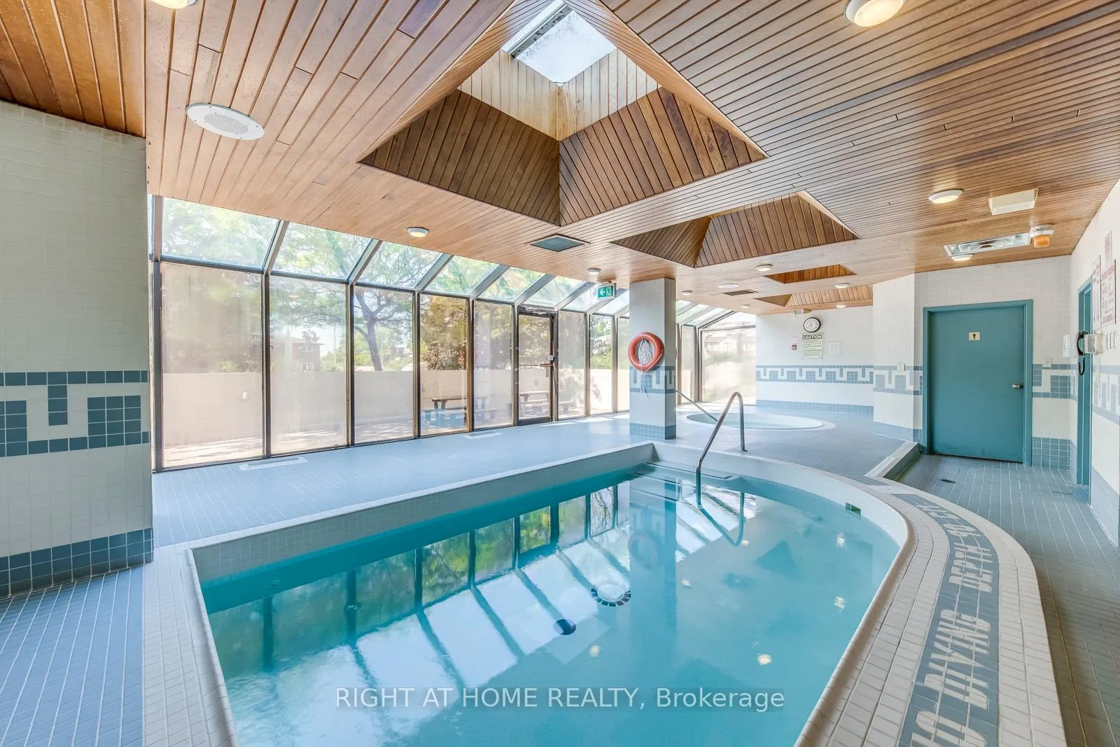 Photo 6 of Unit 1603, 1360 Rathburn Road E, Mississauga, Rathwood — HOMEH