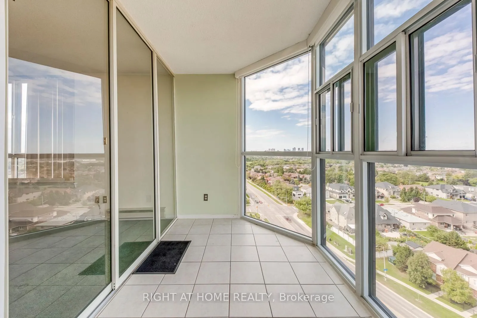 Photo 14 of Unit 1603, 1360 Rathburn Road E, Mississauga, Rathwood — HOMEH