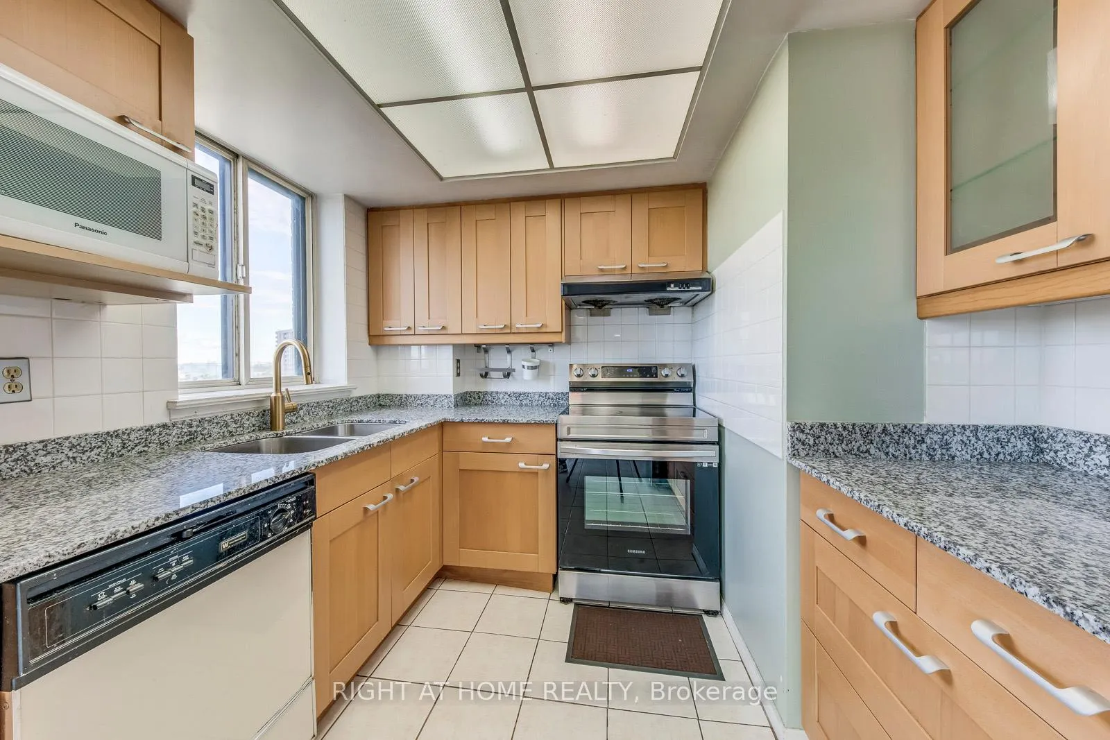 Photo 19 of Unit 1603, 1360 Rathburn Road E, Mississauga, Rathwood — HOMEH