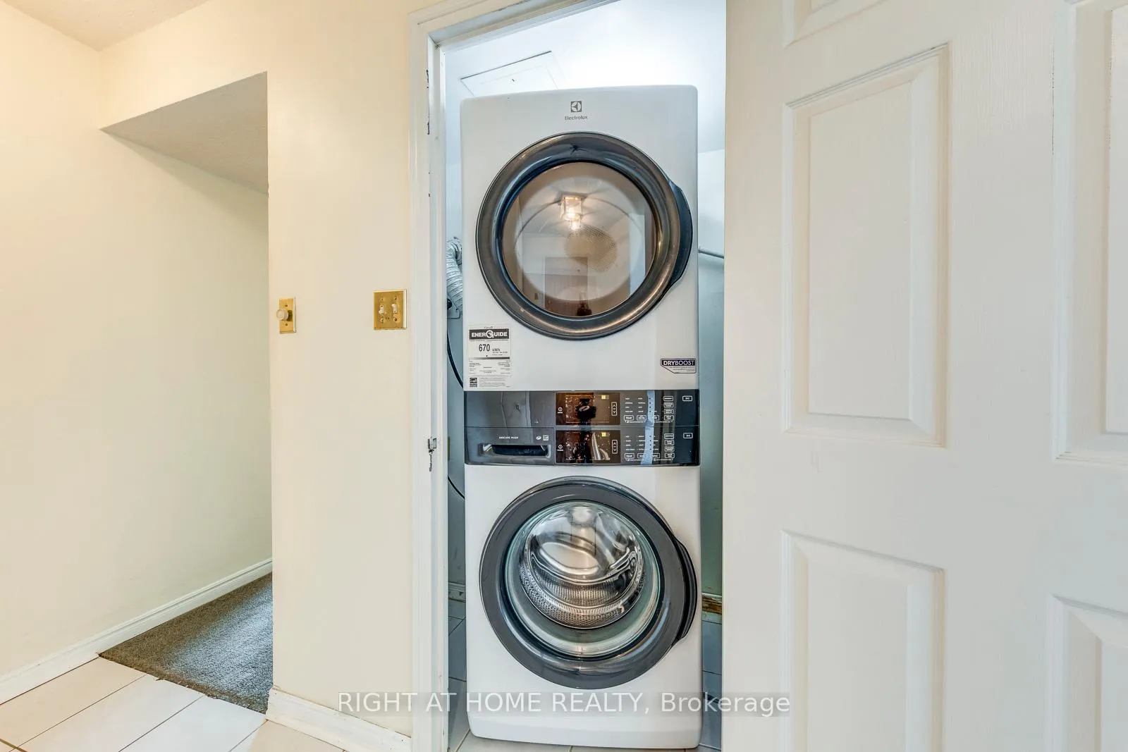 Photo 26 of Unit 1603, 1360 Rathburn Road E, Mississauga, Rathwood — HOMEH