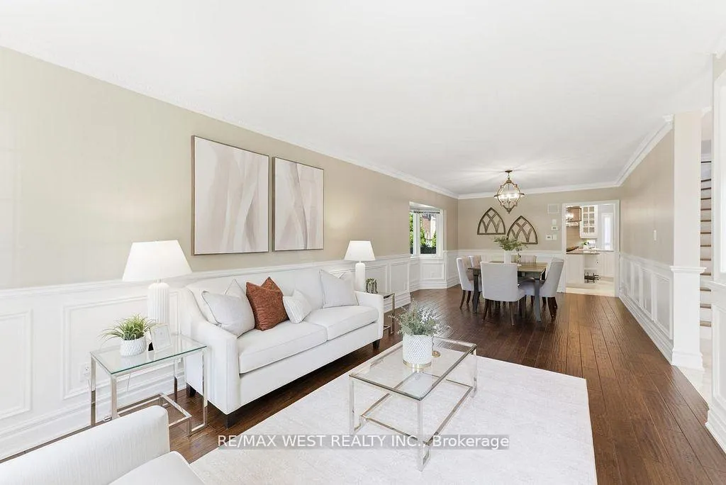 Photo 4 of 205 Fletcher Drive, Vaughan, Maple — HOMEH