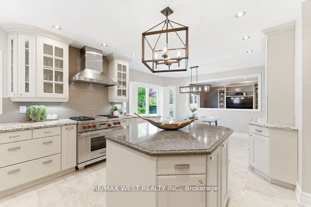 Photo 11 of 205 Fletcher Drive, Vaughan, Maple — HOMEH