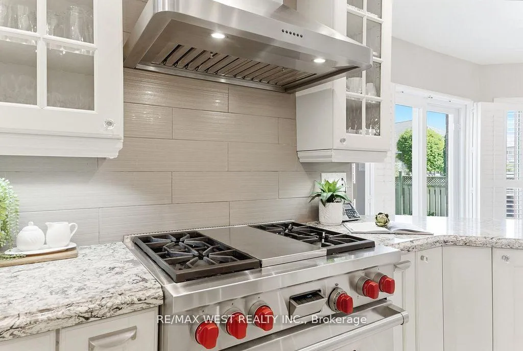 Photo 13 of 205 Fletcher Drive, Vaughan, Maple — HOMEH