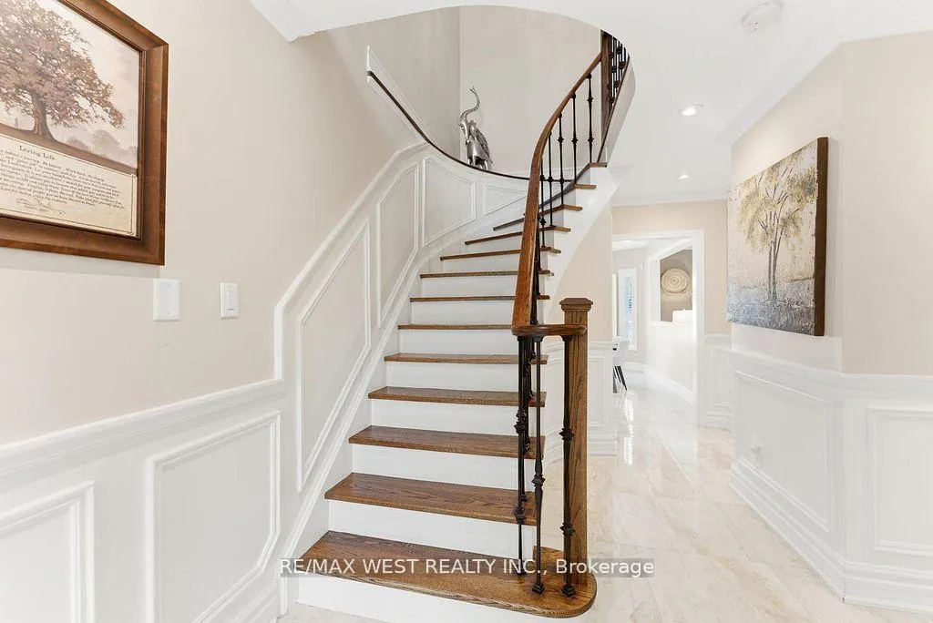 Photo 14 of 205 Fletcher Drive, Vaughan, Maple — HOMEH