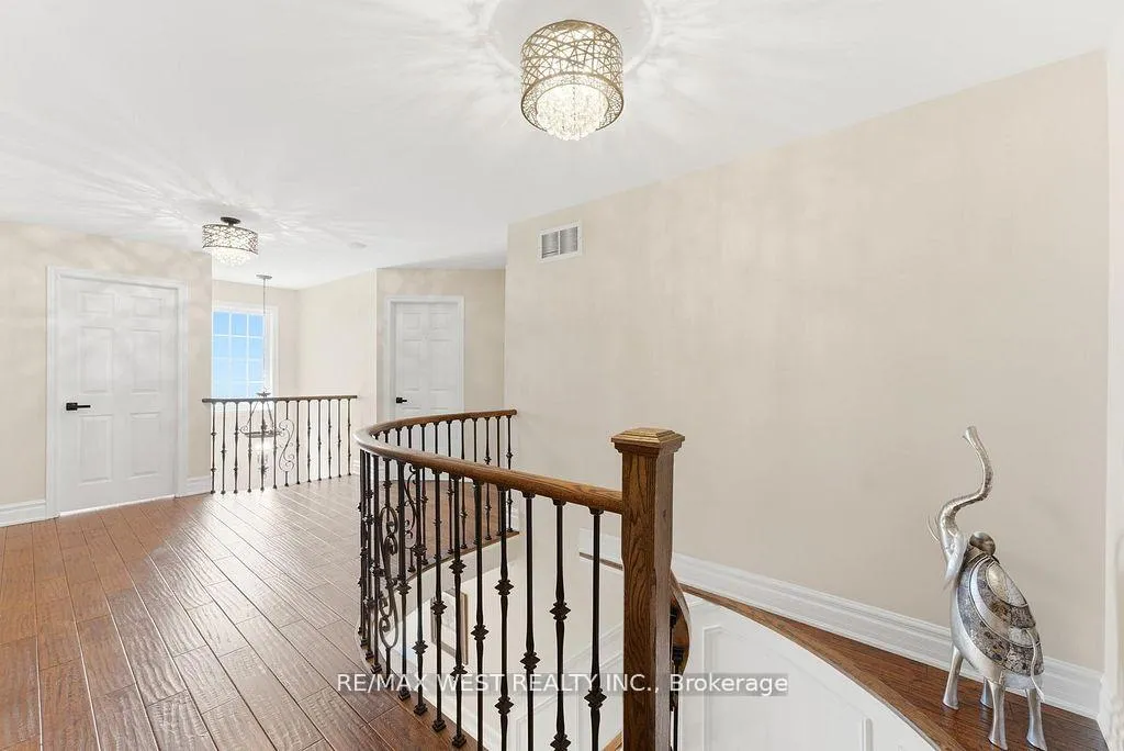 Photo 15 of 205 Fletcher Drive, Vaughan, Maple — HOMEH