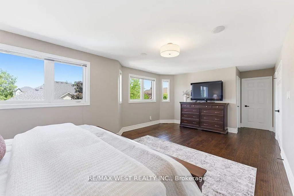 Photo 17 of 205 Fletcher Drive, Vaughan, Maple — HOMEH