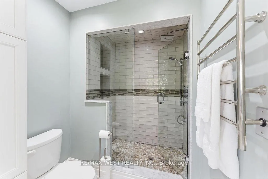 Photo 20 of 205 Fletcher Drive, Vaughan, Maple — HOMEH