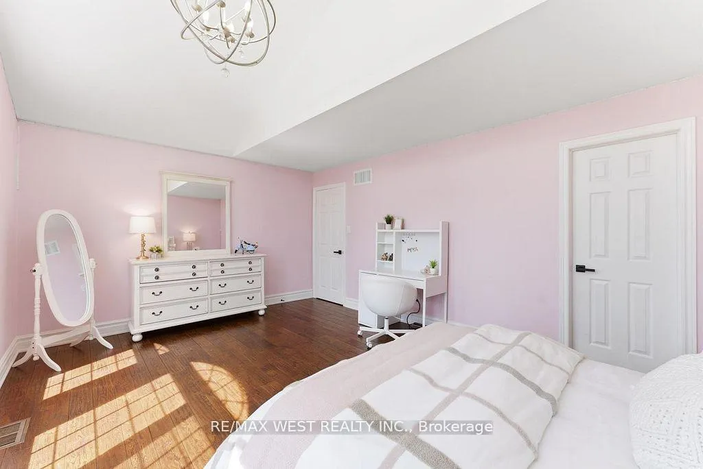 Photo 26 of 205 Fletcher Drive, Vaughan, Maple — HOMEH