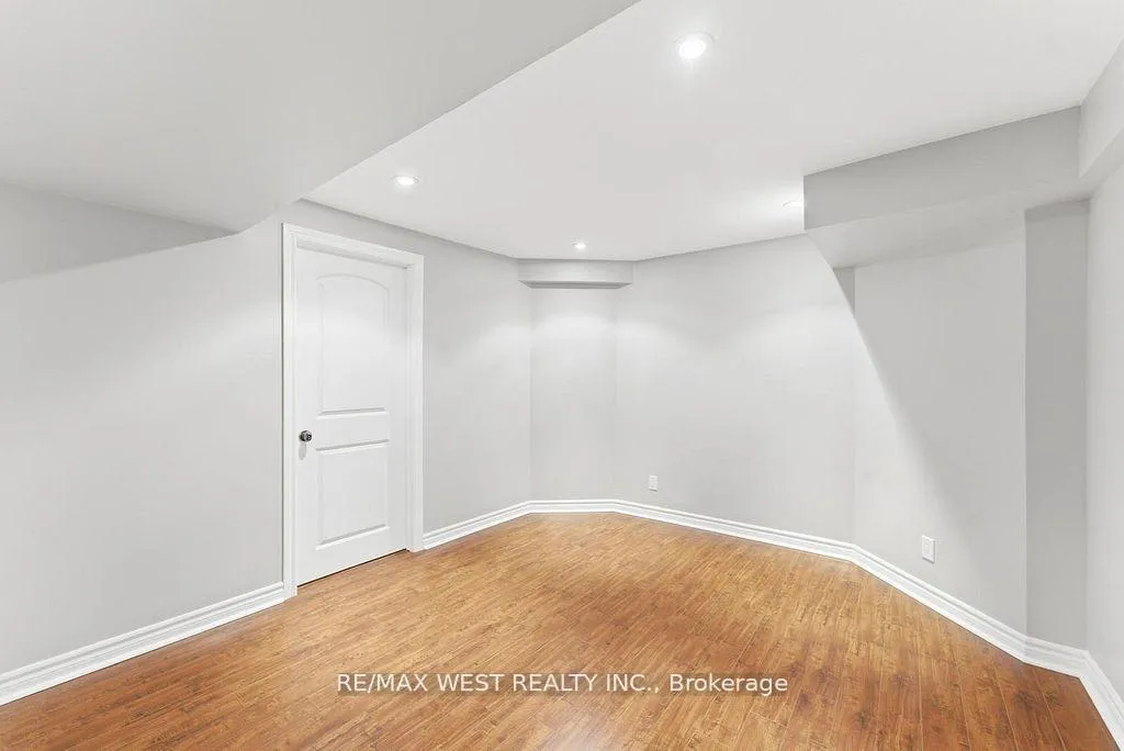 Photo 29 of 205 Fletcher Drive, Vaughan, Maple — HOMEH