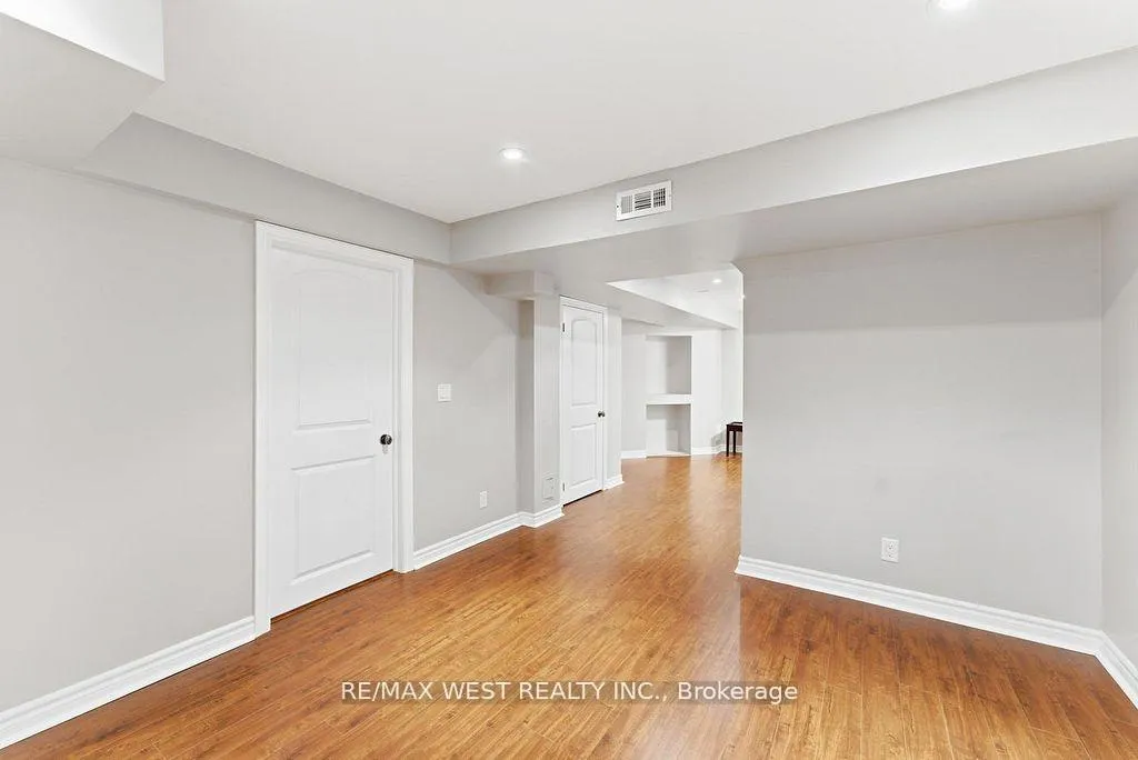 Photo 30 of 205 Fletcher Drive, Vaughan, Maple — HOMEH