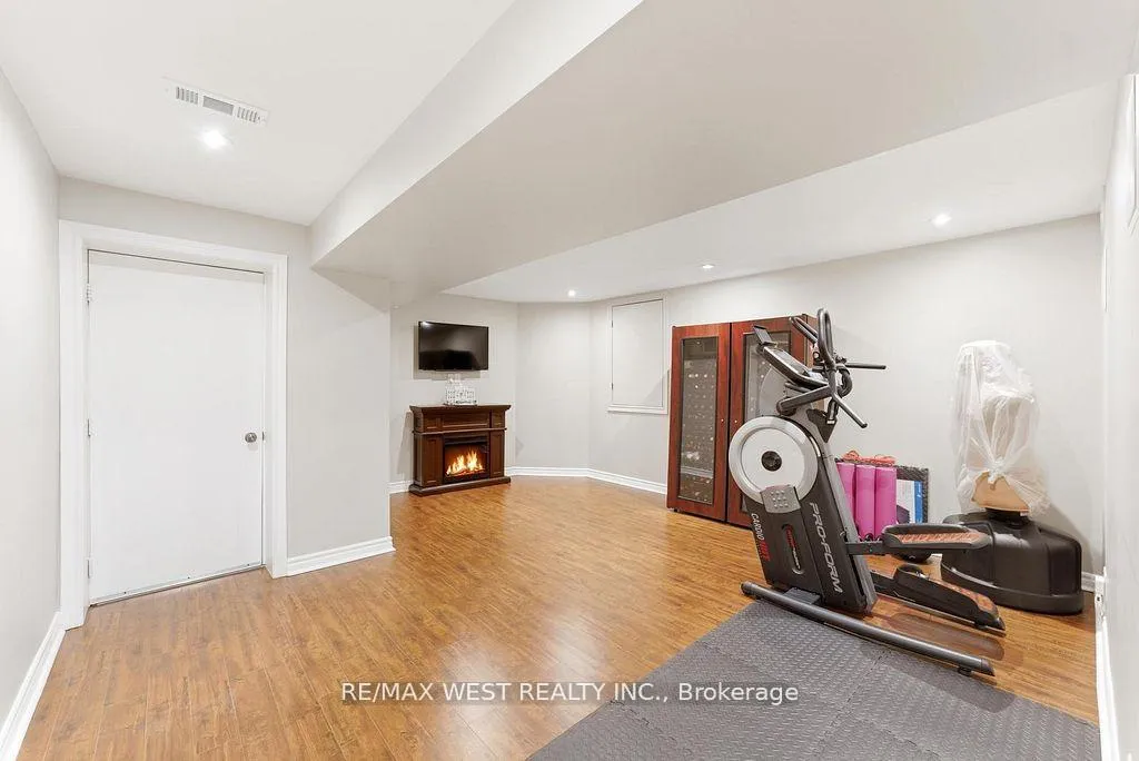 Photo 31 of 205 Fletcher Drive, Vaughan, Maple — HOMEH