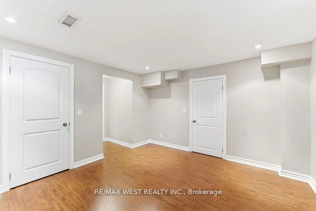 Photo 33 of 205 Fletcher Drive, Vaughan, Maple — HOMEH