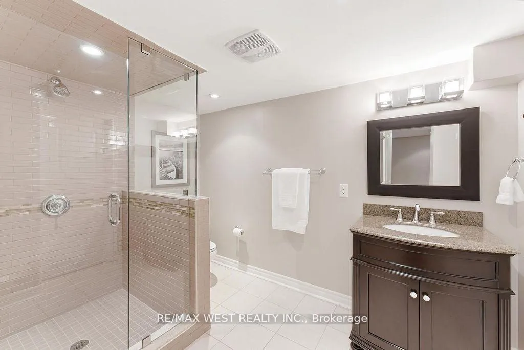 Photo 34 of 205 Fletcher Drive, Vaughan, Maple — HOMEH