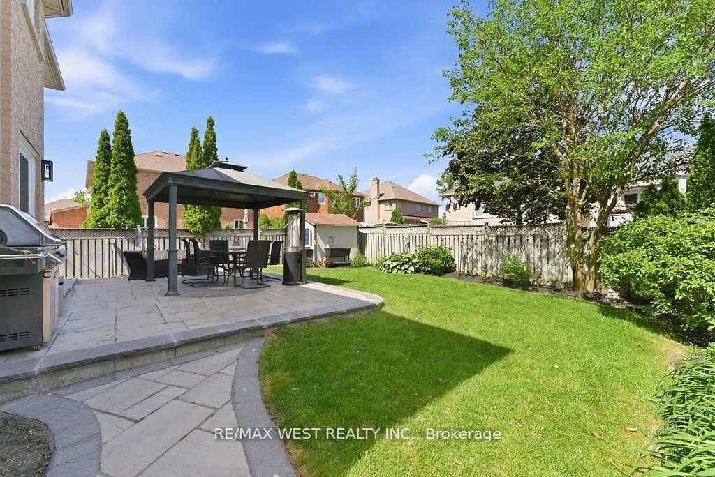 Photo 37 of 205 Fletcher Drive, Vaughan, Maple — HOMEH