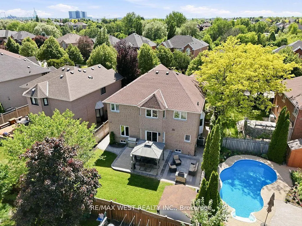 Photo 40 of 205 Fletcher Drive, Vaughan, Maple — HOMEH