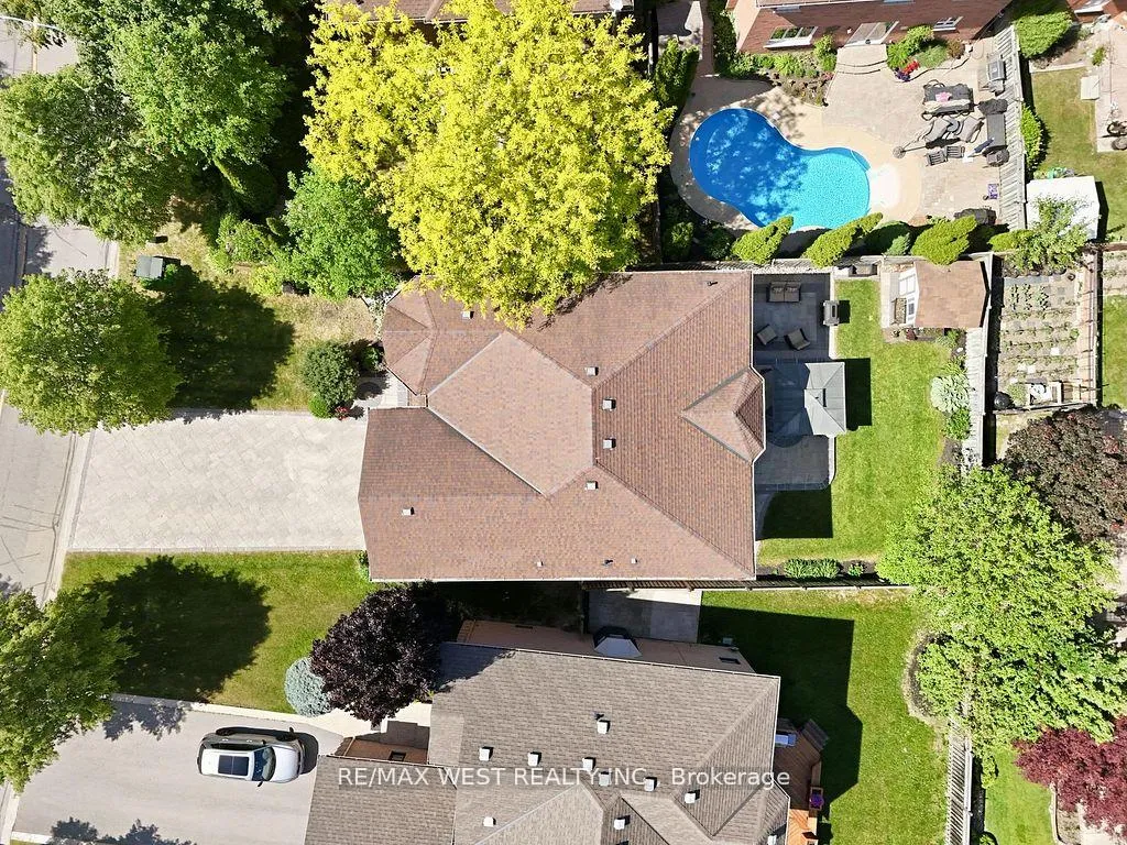 Photo 42 of 205 Fletcher Drive, Vaughan, Maple — HOMEH
