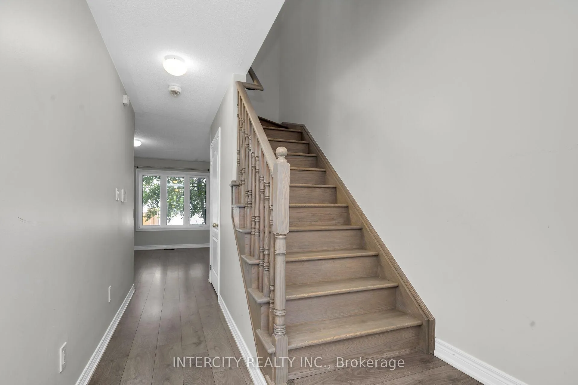 Photo 4 of 14 Rabbit Run Way, Brampton, Heart Lake East — HOMEH
