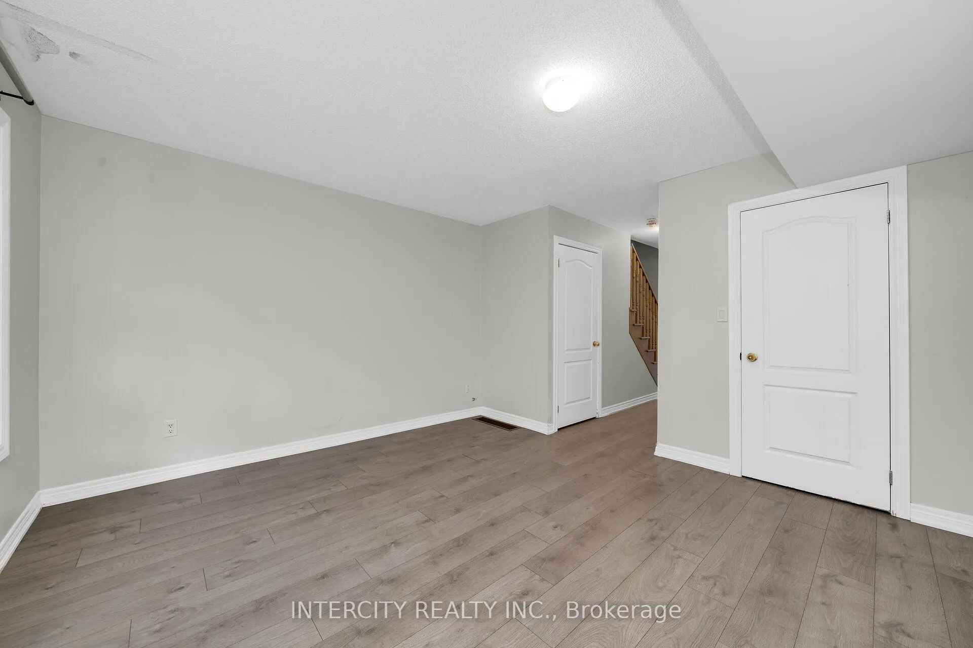 Photo 6 of 14 Rabbit Run Way, Brampton, Heart Lake East — HOMEH