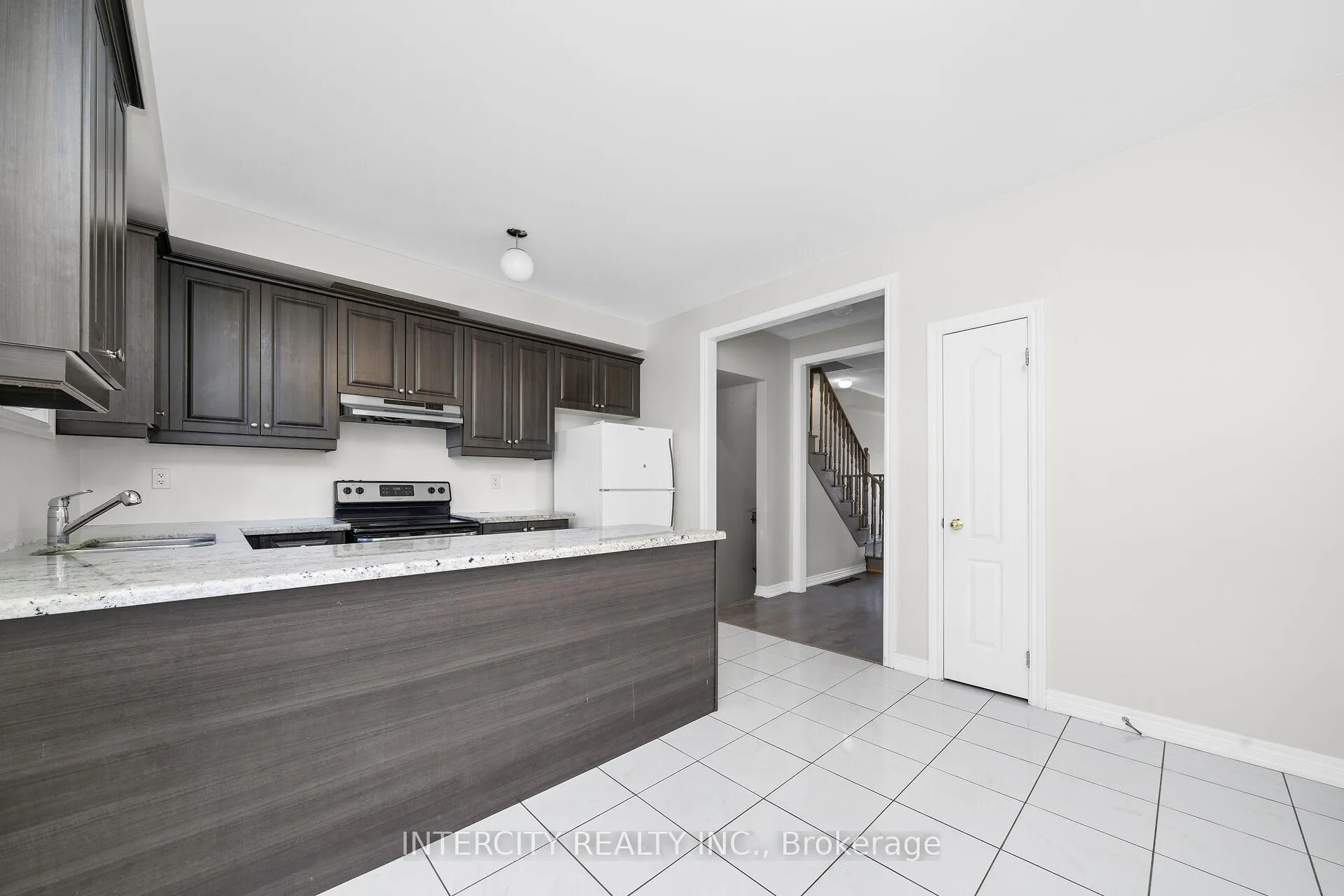 Photo 10 of 14 Rabbit Run Way, Brampton, Heart Lake East — HOMEH