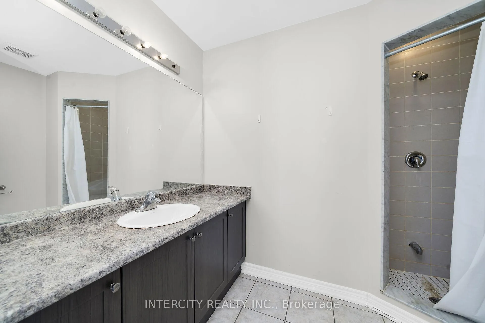 Photo 21 of 14 Rabbit Run Way, Brampton, Heart Lake East — HOMEH