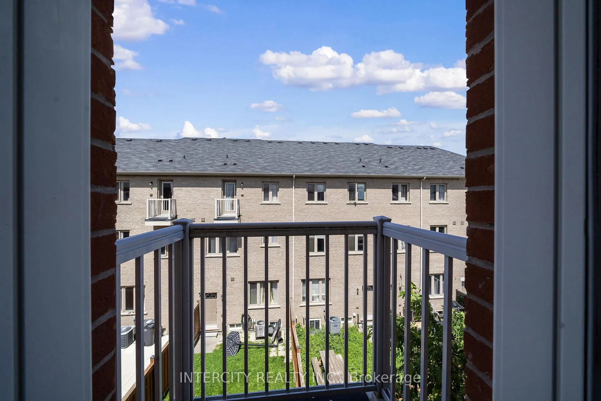 Photo 22 of 14 Rabbit Run Way, Brampton, Heart Lake East — HOMEH