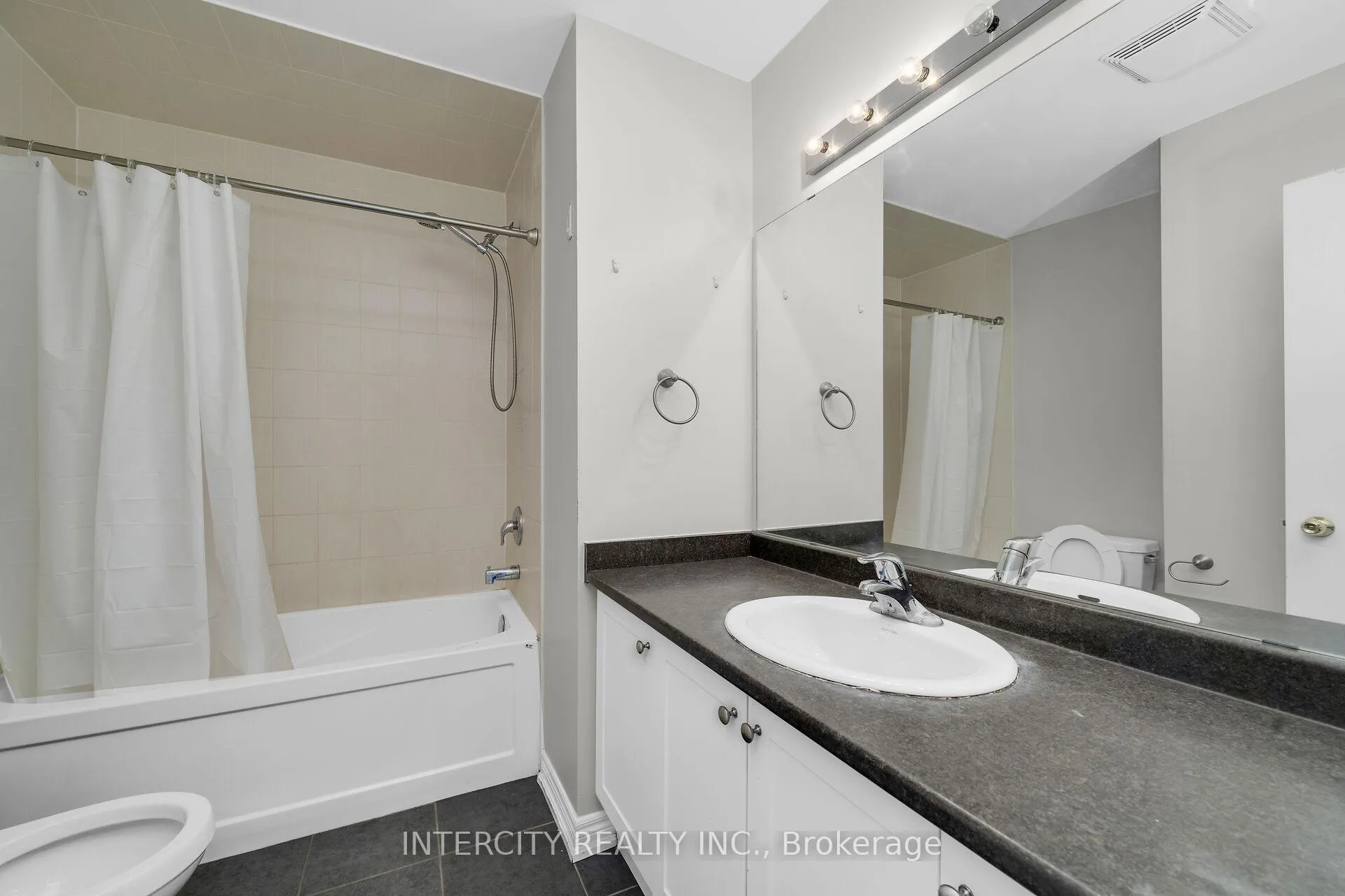 Photo 28 of 14 Rabbit Run Way, Brampton, Heart Lake East — HOMEH