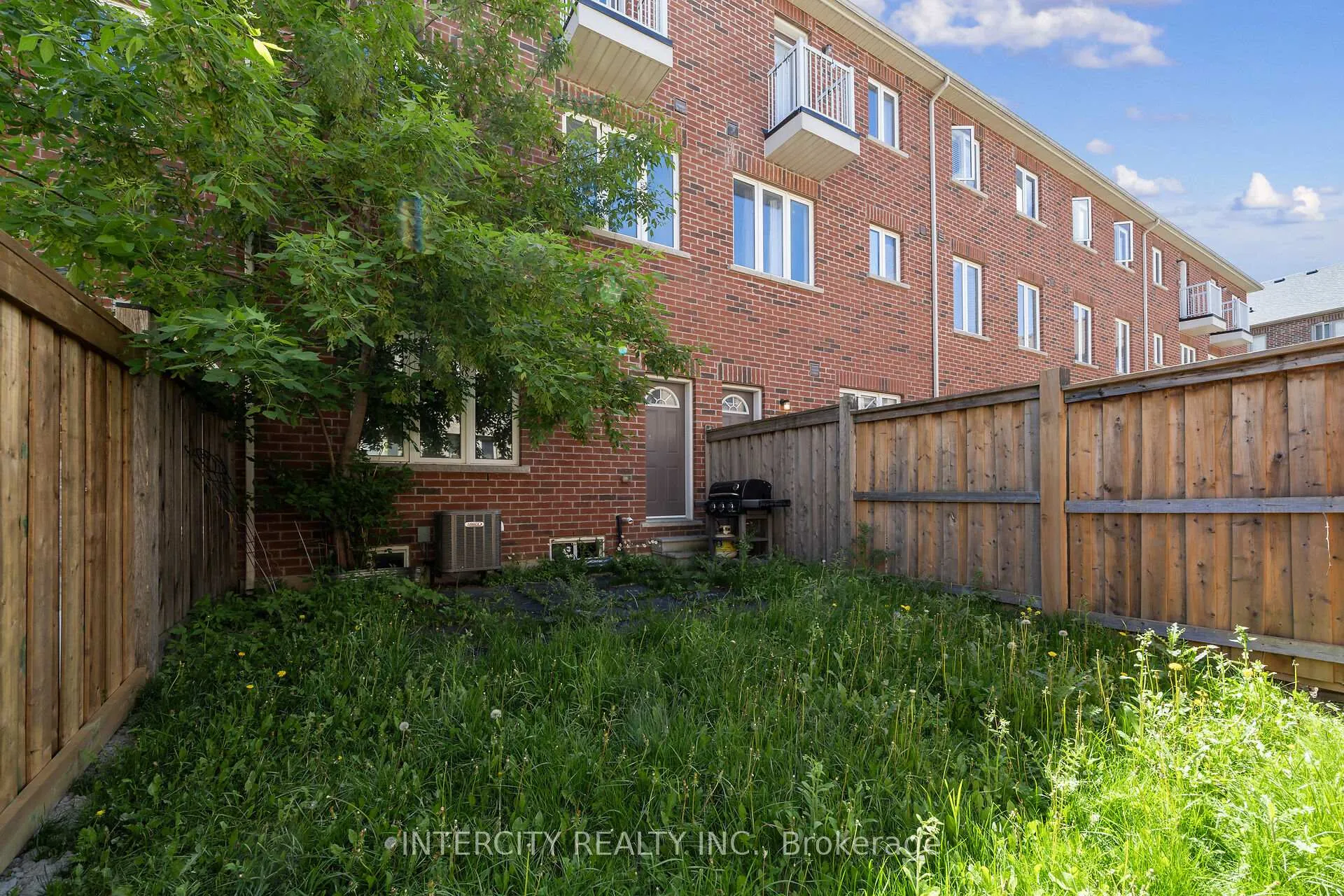 Photo 30 of 14 Rabbit Run Way, Brampton, Heart Lake East — HOMEH