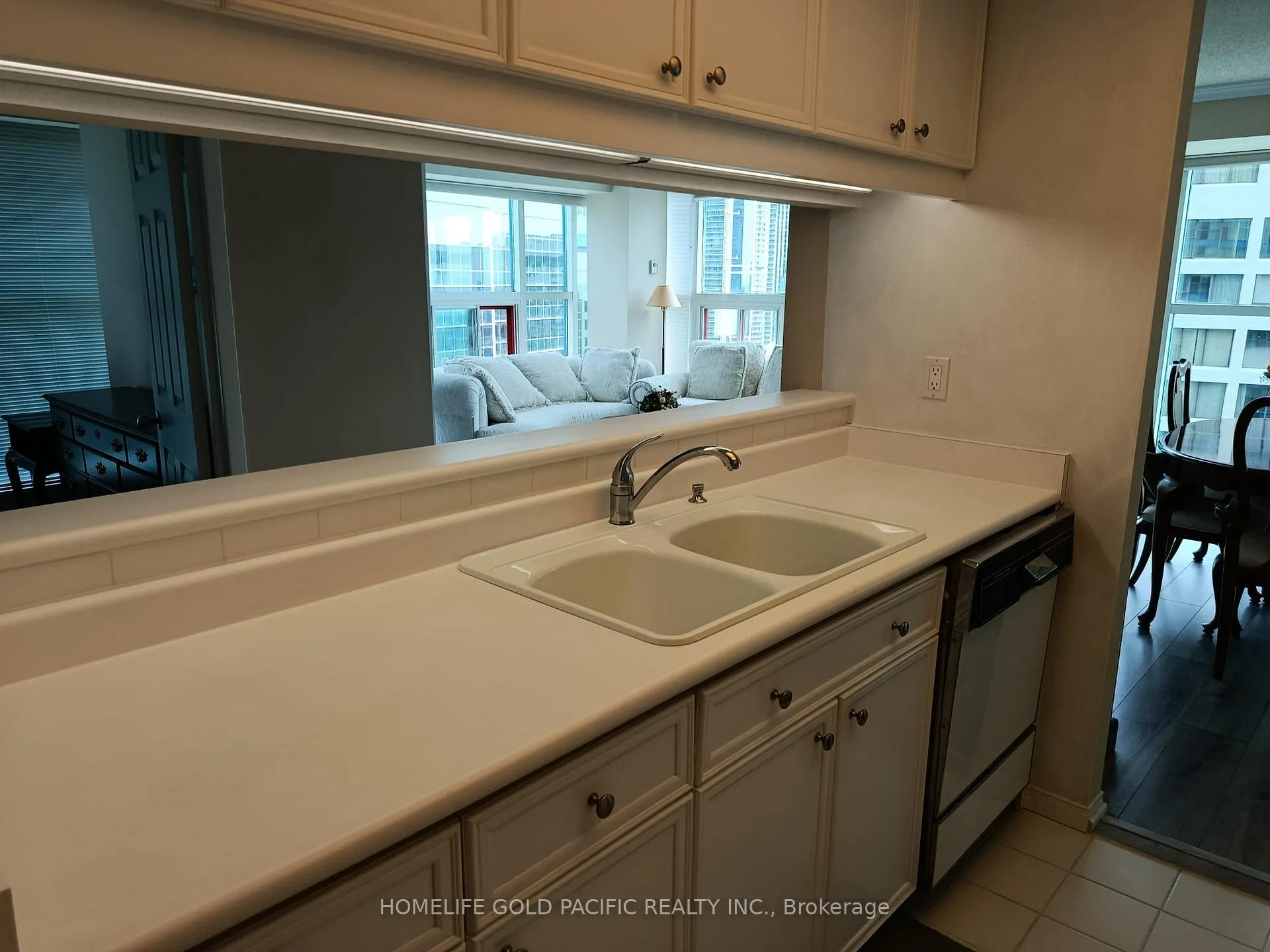 Photo 10 of Unit 3702, 77 Harbour Square, Toronto, Waterfront Communities — HOMEH
