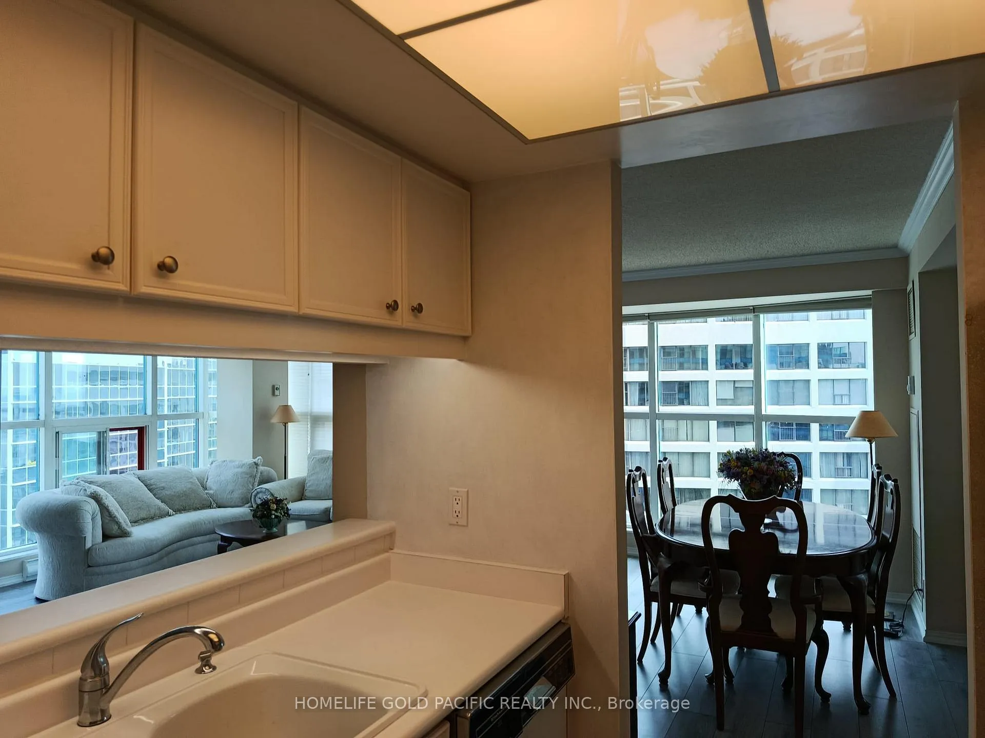 Photo 15 of Unit 3702, 77 Harbour Square, Toronto, Waterfront Communities — HOMEH