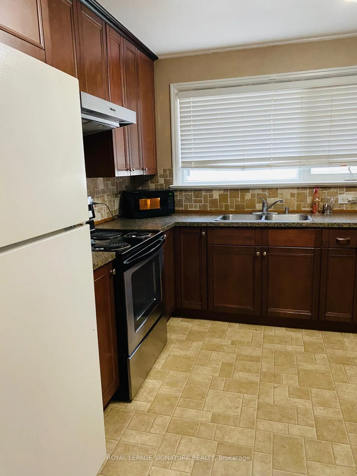 Photo 2 of 59 Penetang Street, Barrie, Codrington — HOMEH